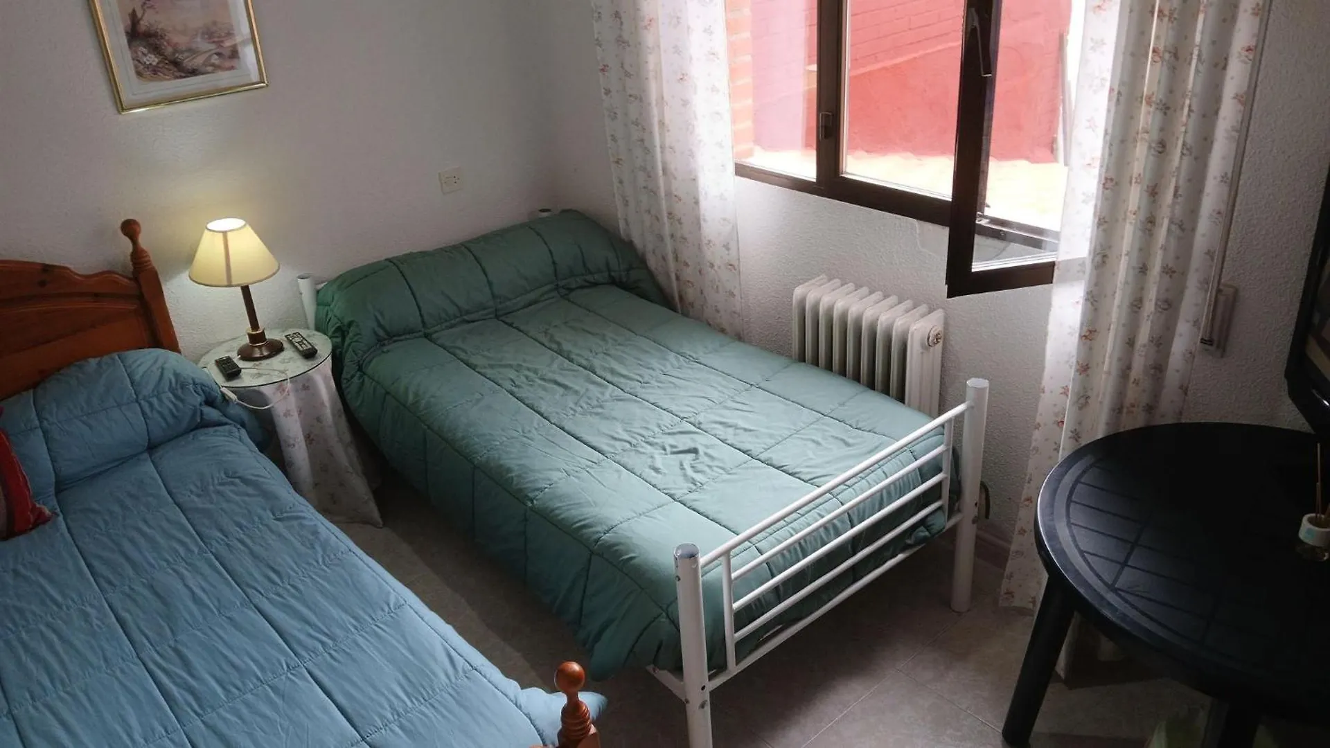 Room In Chalet - Private Double Room In 톨레도 게스트하우스