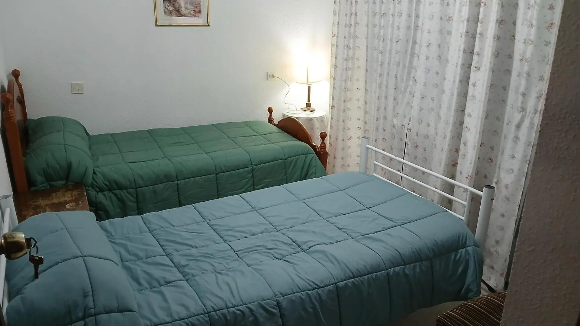 Room In Chalet - Private Double Room In 톨레도 게스트하우스